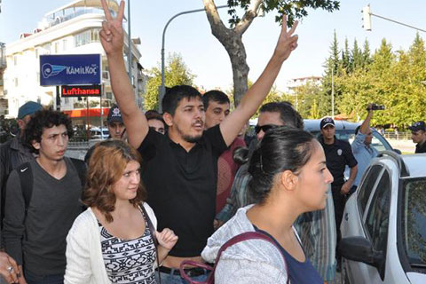 Ak Parti ile SYKP, ESP ve SDP’li gençleri arasında arbede