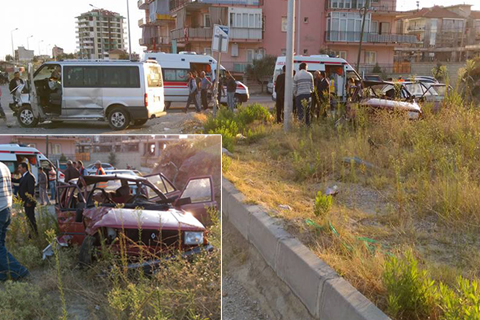 Minibüs ile otomobil çarpıştı: 2 yaralı