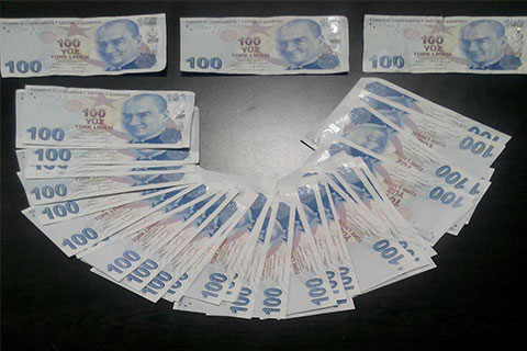 Polisten sahte para operasyonu