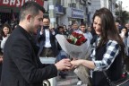 Meydanda evlilik teklifi