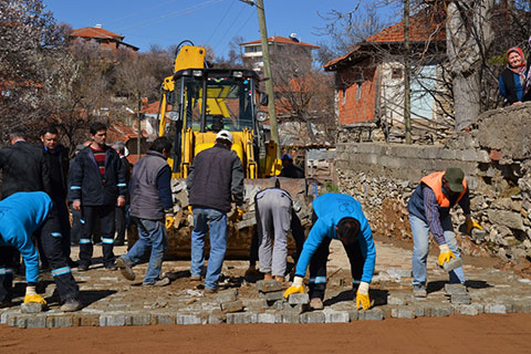 Tavas çamurdan kurtuluyor