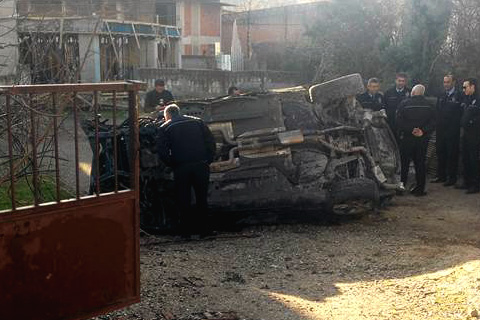 Cip takla atıp evin bahçesine düştü
