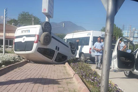 Hal Kavşağı’nda kaza: 2 yaralı