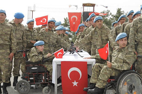 Engelliler bir günlük asker oldu