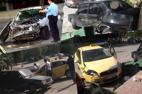 Ulus Caddesi’nde 3 araç birbirine girdi