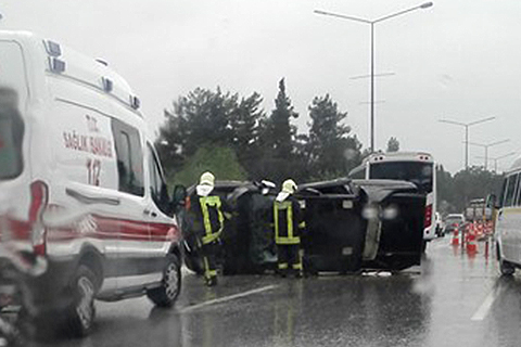 Akhan ve Hacıeyüplü’de ıslak yol kazaları