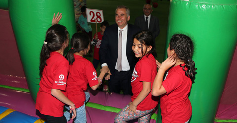 osman_zolan_cocukluguna_dondu-icc