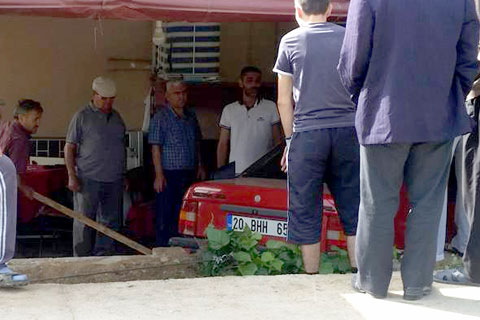 Kıraathaneye davetsiz misafir