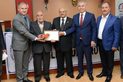 Tenekeciliği sürdüren esnaf yılın Ahisi seçildi