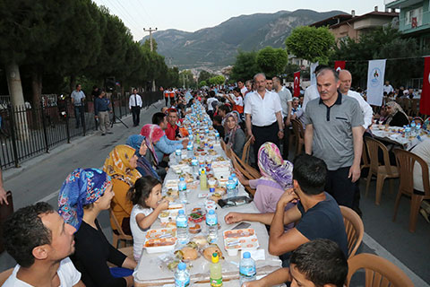 Kayıhan’da 3 bin kişilik iftar sofrası
