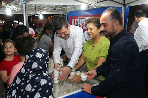 Şehidin ailesi demokrasi nöbetinde