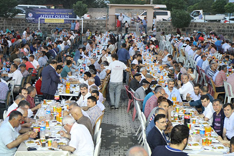 Büyükşehir’den Karakoyunlu’da iftar