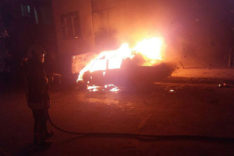 Dokuzkavaklar’da otomobili ateşe verdiler