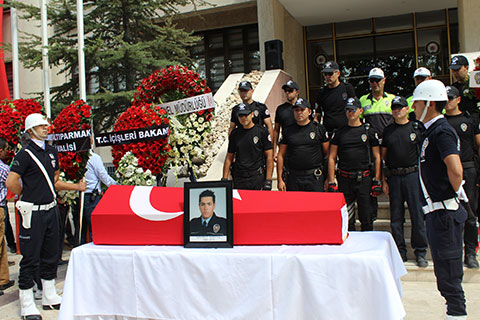 Şehit polis memleketine uğurlandı