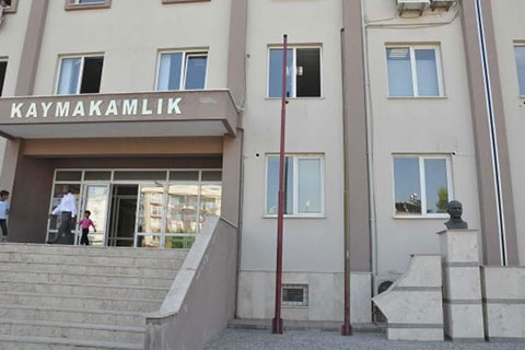 İsimleri kaymakamlık sitelerinde hala duruyor