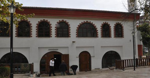 denizli-cami-de-elektrikli-supurge-ile-hirsizlik-1
