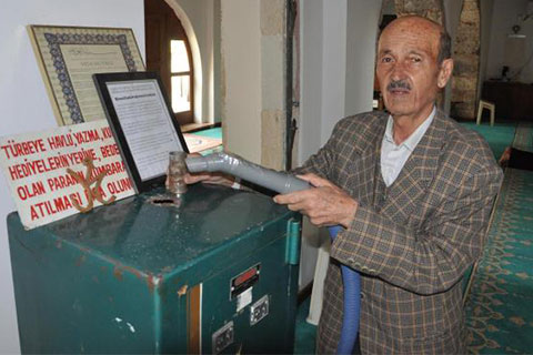 Camide kasaya atılan yardım paralarını çaldılar
