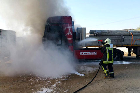 Park halindeki TIR’da yangın