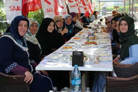 SP Kadın Gençlik Kolları üyeleri kahvaltıda buluştu