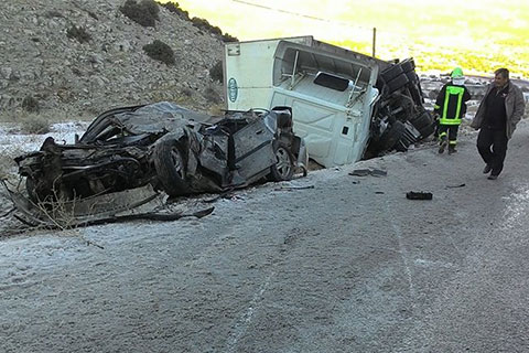 Serinhisar’da kaza: 2 ölü 1 yaralı