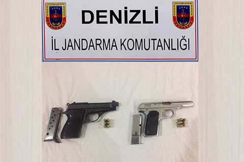 Pamukkale ve Honaz’da 3 tabanca ele geçirildi