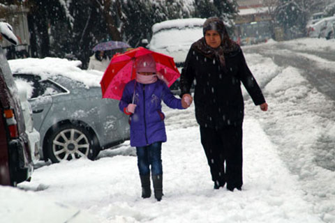 Kar nedeniyle eğitime ara verilen bazı ilçelerde tatil uzatıldı