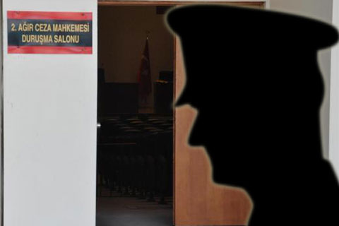 Havaalanında bulunan askerler, şalter arayan komutanla çatışma kararı almış