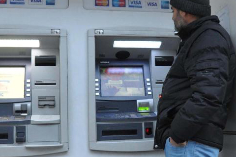 Polisin dikkati ATM’deki düzeneği ortaya çıkardı