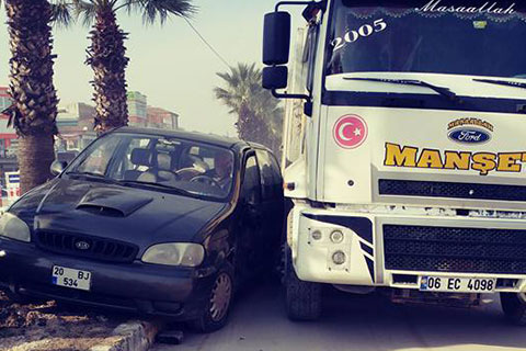 Bakırlı Kavşağı’nda trafiği felç eden kaza