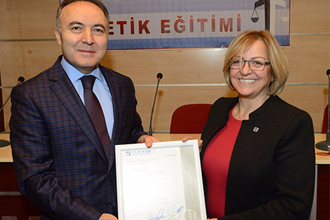 “Etik Eğitimi”ne katılan mali müşavirlere sertifika