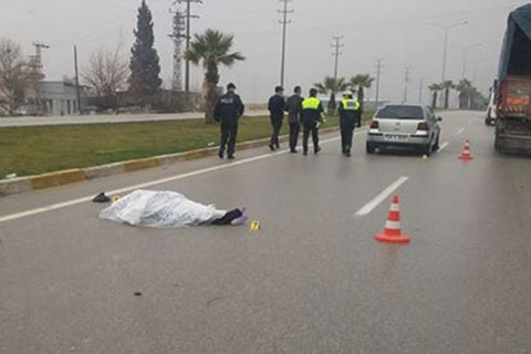 Denizli-İzmir Yolu’nda karşıya geçmeye çalışan kadına otomobil çarptı