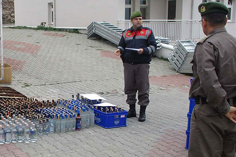 Jandarmadan kaçak içki operasyonu