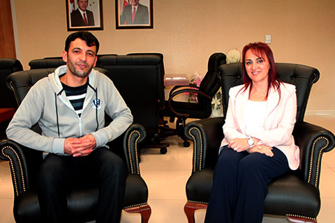 Annesini kaybeden genç hastaneye teşekküre geldi