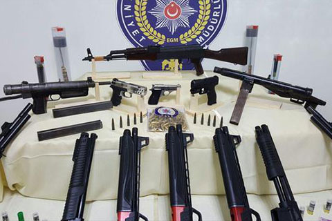 İzmir polisi Denizli’de suç örgütünü çökertti