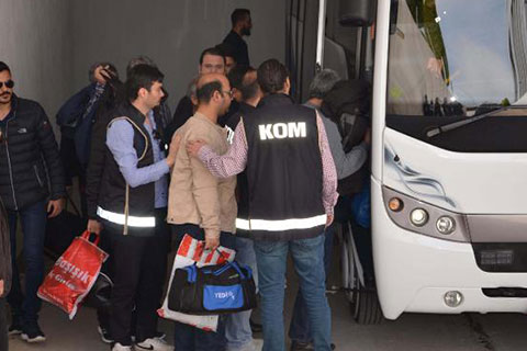 ByLock’tan 13 memur tutuklandı