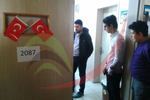 Sandık başında fotoğraf kavgası. Polis yaralandı, gözaltılar var