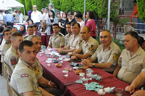Başsavcı Alper için 3 bin kişilik lokma döküldü, eşi gözyaşlarına boğuldu