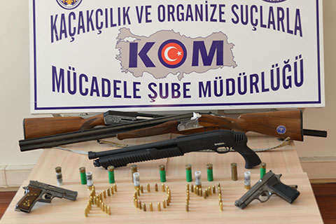 Denizli polisi silahlı çeteyi çökertti, 7 ilde 13 şüpheliyi gözaltına aldı