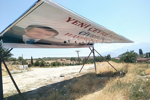 Başkan, Zeybekci’li bilboard reklamına saldırıyı Denizlihaber’den öğrendi
