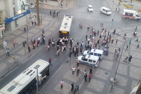 Çınar Meydanı’nda kaza. Belediye otobüsü yayaya çarptı