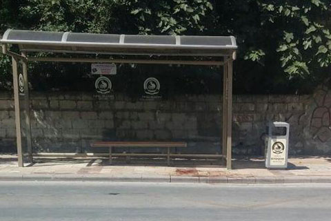Otobüs durağında silahlı saldırıya uğradı