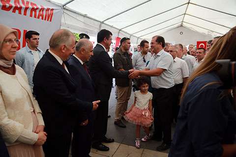 Protokol halkla Çınar’da bayramlaştı