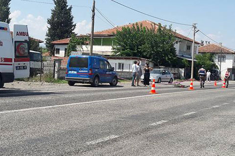 Otomobil bisikletli çocuğa çarptı