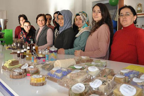 Başkan’ın eşi Serinhisar’ı ayağa kaldırıyor