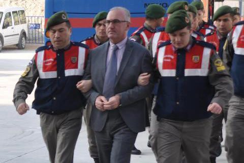 Fetöcü olsaydım kamu binalarını yerle bir ederdim