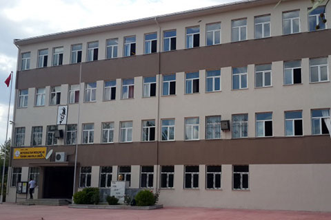 ÇİVRİL’DE ÖĞRETMENE DARP İDDİASI
