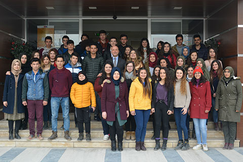 Başkan Özbaş’tan öğrencilere jest