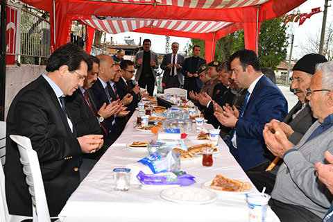 Vali Karahan’dan şehit evine taziye ziyareti
