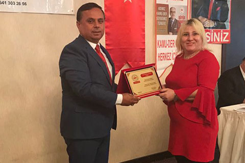 Çal Belediye Başkanı Akcan’a ödül