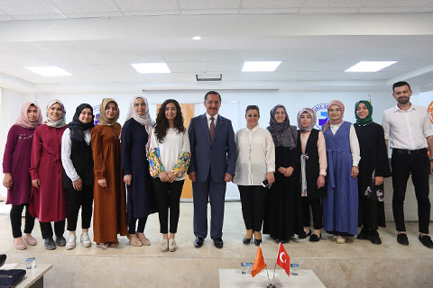 Rektör Bağ ‘Beni Benden Dinle’de